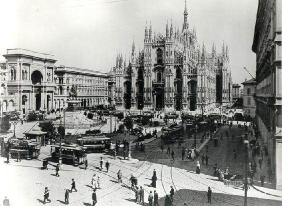 Milan in the past. The old means of transportation - Hotel Cavour